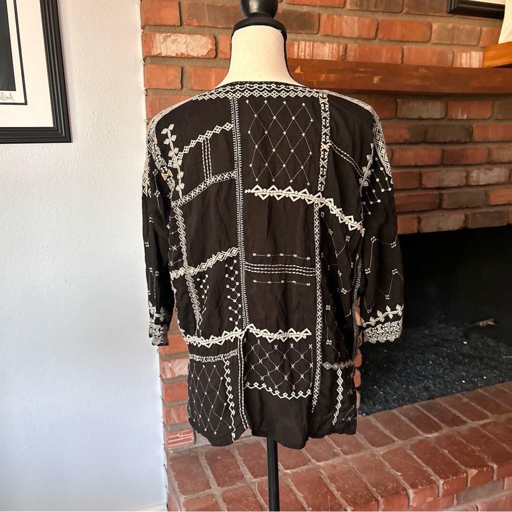 Johnny Was Carnation Embroidered Floral Blouse in Black Sz XS - Picture 7 of 9